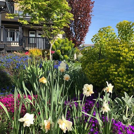 Lovely J Home -Stunning River View Cozy Two Bedroom Private Suite New Westminster Exterior foto