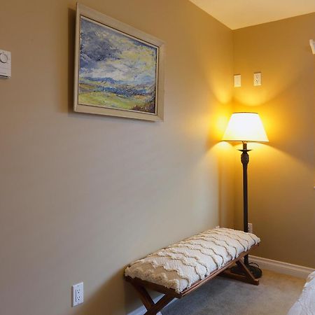 Lovely J Home -Stunning River View Cozy Two Bedroom Private Suite New Westminster Exterior foto