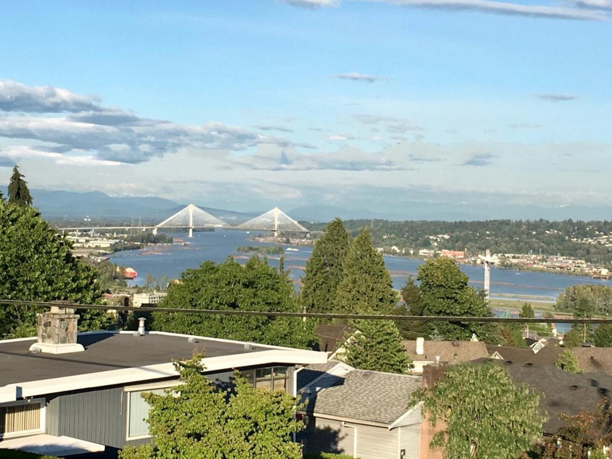 Lovely J Home -Stunning River View Cozy Two Bedroom Private Suite New Westminster Exterior foto