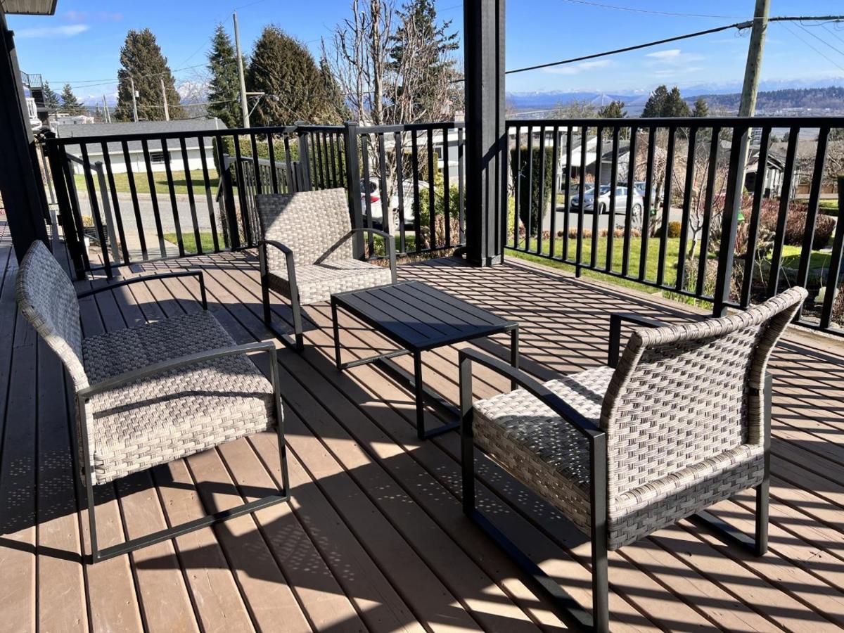 Lovely J Home -Stunning River View Cozy Two Bedroom Private Suite New Westminster Exterior foto