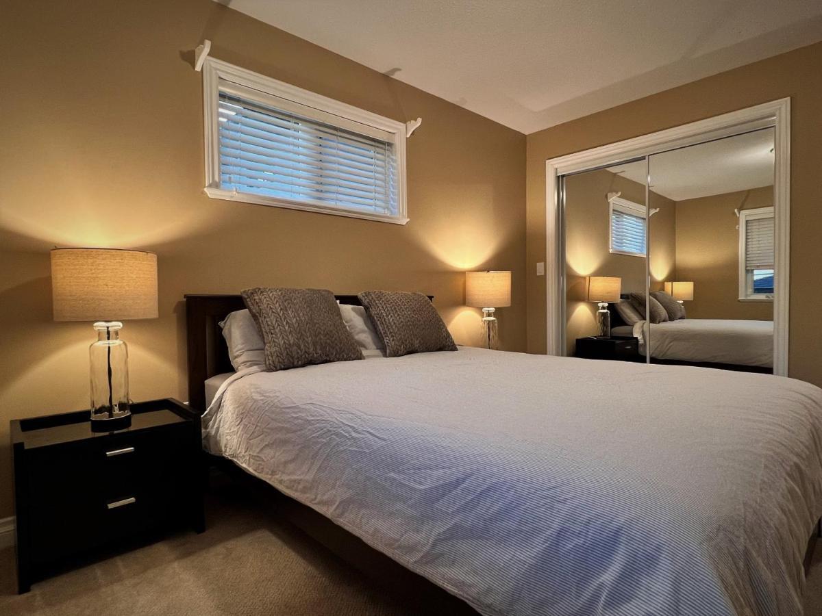 Lovely J Home -Stunning River View Cozy Two Bedroom Private Suite New Westminster Exterior foto
